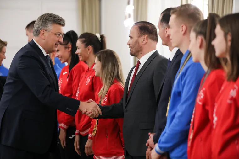 Plenković primio trofejne sportaše, a morao se srdačno rukovati i sa čovjekom s kojim se opako 'kačio'