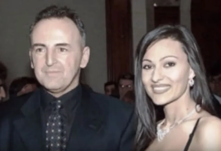 Nakon pet mjeseci zajedničkog života, Ceca i Željko Ražnatović Arkan zaručili su se 7. siječnja 1995. godine, a pjevačica je tada dobila prsten s dijamantom od tri i pol karata. Kada su se vjenčali 19. veljače, ona je imala 22, a on 21 godinu više - 43. Vjenčanje, koje su popratili svi mediji iz regije, počelo je u Cecinoj rodnoj Žitorađi, a završilo u luksuznom hotelu &quot;Interkontinental&quot;. Njihovo je vjenčanje poznato i kao &quot;vjenčanje desetljeća&quot;. U prosincu 1996. u bolnici Narodni front u Beogradu Ceca je na svijet donijela sina Veljka. Veljko je njeno prvo, a Željkovo osmo dijete. Dvije godine kasnije rodila im se i kći Anastasija.
