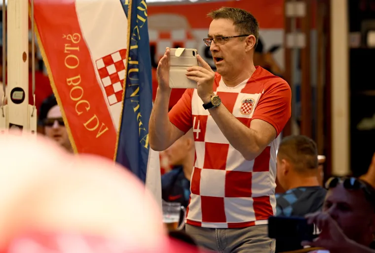 Kockice preplavile nizozemske ulice: Pogledajte kakav su šou naši navijači priredili u centu Rotterdama
