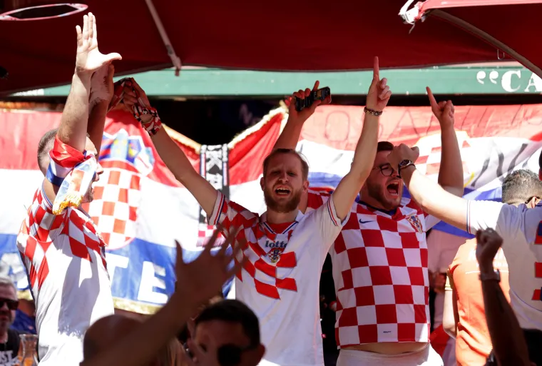Kockice preplavile nizozemske ulice: Pogledajte kakav su šou naši navijači priredili u centu Rotterdama