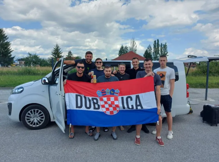 Kockice preplavile nizozemske ulice: Pogledajte kakav su šou naši navijači priredili u centu Rotterdama