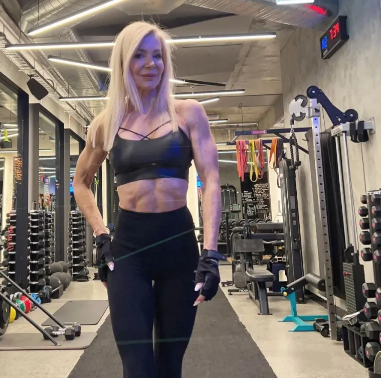 Baka bilderica zadivila trbušnjacima pa otkrila tajnu savršeno zategnutog tijela: 'Ne bojim se masnoće...'