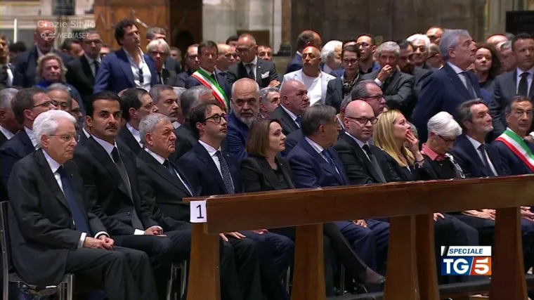 Uz talijansku himnu, AC Milan i stranku Forza Talijani se oprostili od Silvia Berlusconija. Pokopan bivši premijer