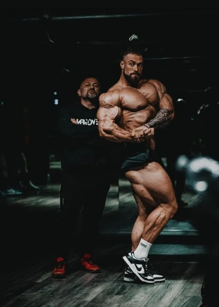 Ovaj granitni mu&scaron;karac magnet je za žene koje padaju u nesvjest kad ga vide bez majice: No, sve ima svoju cijenu