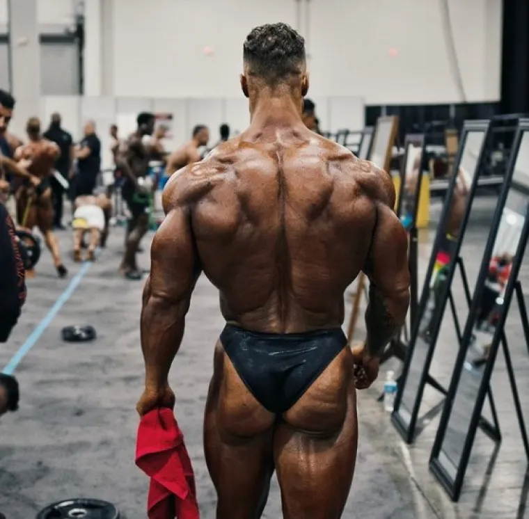 Ovaj granitni mu&scaron;karac magnet je za žene koje padaju u nesvjest kad ga vide bez majice: No, sve ima svoju cijenu