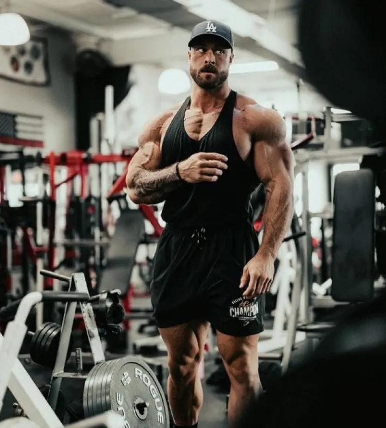 Ovaj granitni mu&scaron;karac magnet je za žene koje padaju u nesvjest kad ga vide bez majice: No, sve ima svoju cijenu