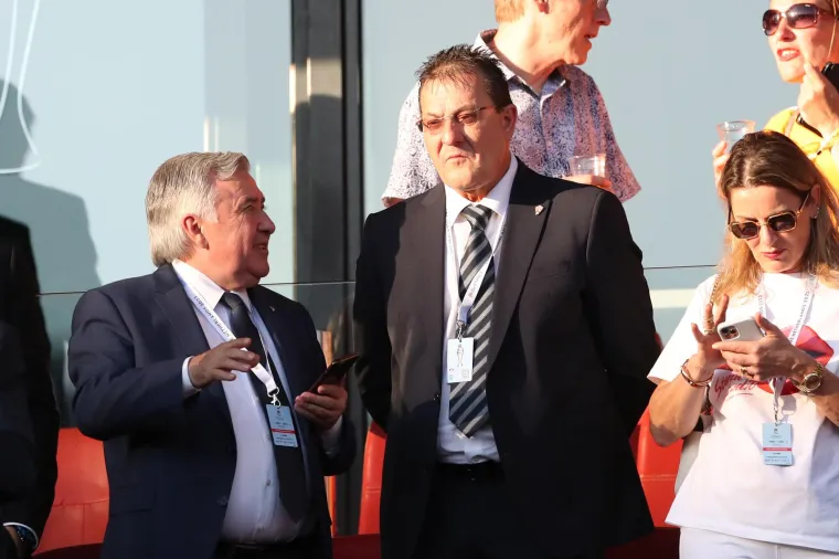 Luku Modrića dočekao transparent na stadionu: Ovo je samo dokaz koliko je na&scaron; kapetan cijenjen u svijetu