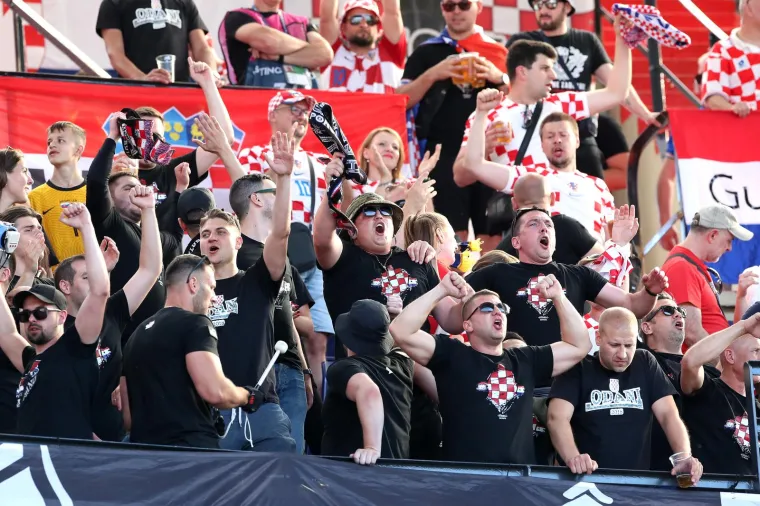Luku Modrića dočekao transparent na stadionu: Ovo je samo dokaz koliko je na&scaron; kapetan cijenjen u svijetu