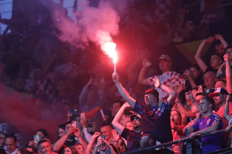 Jeste li primijetili &scaron;to su napravili hrvatski navijači u Rotterdamu? Na ovo sigurno ni u HNS-u ne gledaju blagonaklono