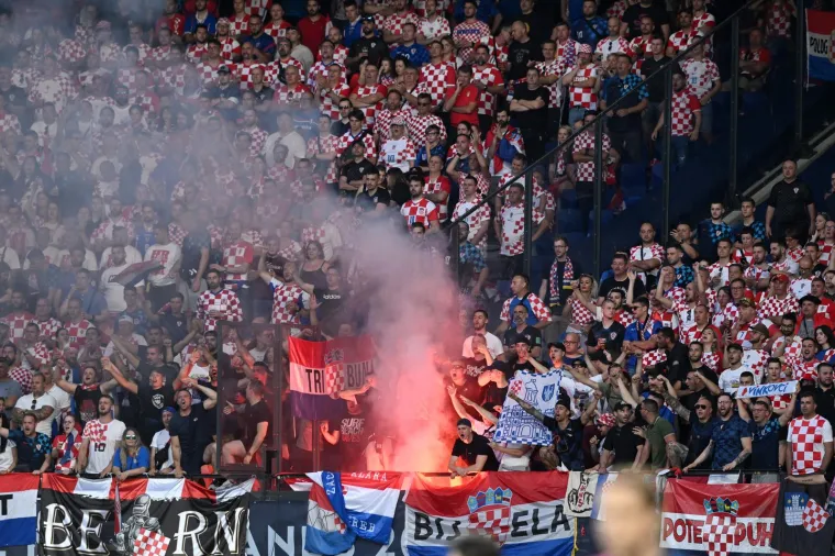 Jeste li primijetili &scaron;to su napravili hrvatski navijači u Rotterdamu? Na ovo sigurno ni u HNS-u ne gledaju blagonaklono
