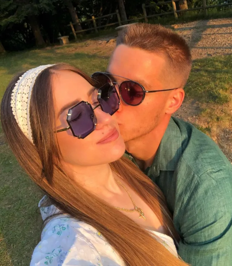 Inače, Mario Pašalić je svoju nogometnu karijeru započeo u NK GOŠK-u Kaštel Gomilica, a potom je prešao u Hajduk. Prije osam godina potpisao je ugovor s engleskim premierligašem Chelseajem, a nakon raznih posudbi na kraju 2018. stigao je u Bergamo i Atalantu.