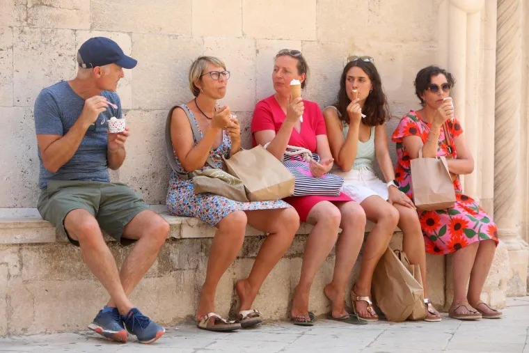 4. Jedite hladnu hranu i piće, izbjegavajte alkohol, kofein i tople napitke