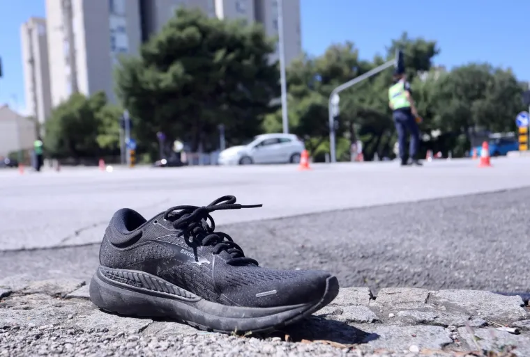 Smrskani motocikl i automobil jutros ispred Poljuda. U te&scaron;koj prometnoj nesreći ozlijeđeni dijete i motociklist