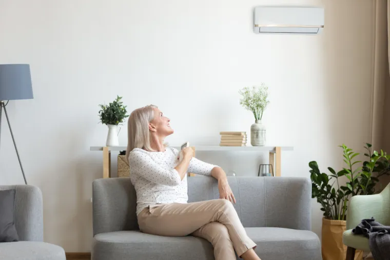 4. Razlika temperature klimatizirane prostorije i vanjske temperature ne bi smjela biti veća od sedam stupnjeva jer se stariji organizam u kratkom vremenu ne može adaptirati na naglu promjenu temperature.