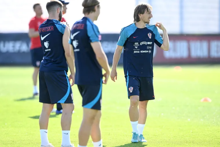 Ma vidi ti to tko se ukazao na treningu Vatrenih u Nizozemskoj: Oku fotoreportera to nije promaknulo