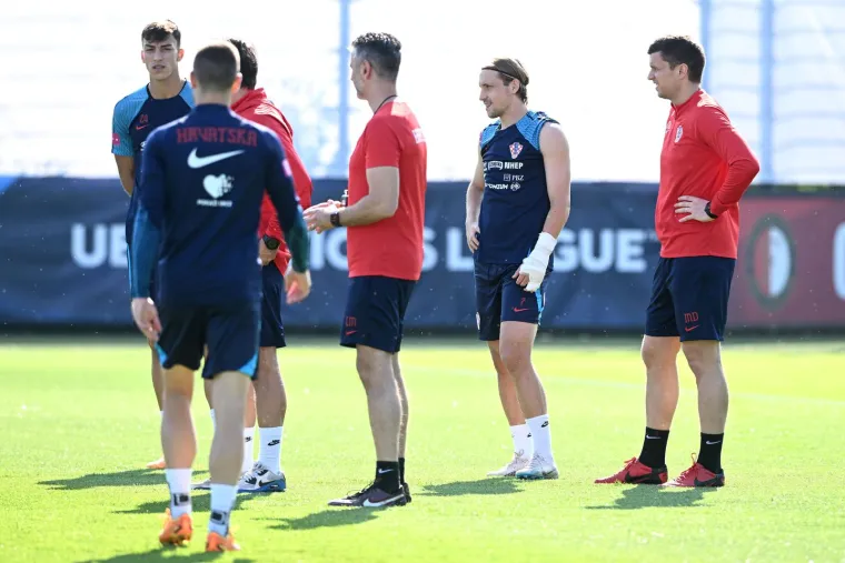 Ma vidi ti to tko se ukazao na treningu Vatrenih u Nizozemskoj: Oku fotoreportera to nije promaknulo