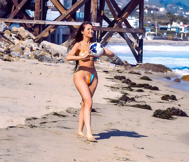 Nema tko se nije okrenuo za vatrenom seks bombom: Brazilka pokazala zanosne obline, a svi su se pitali samo jedno