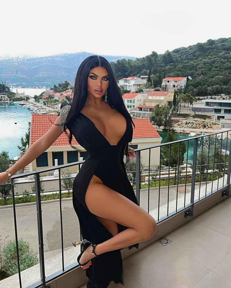  Danas se može pohvaliti s više od 300 tisuća obožavatelja, što ju svrstava u red najpraćenijih mladih dama na domaćoj influencerskoj sceni.