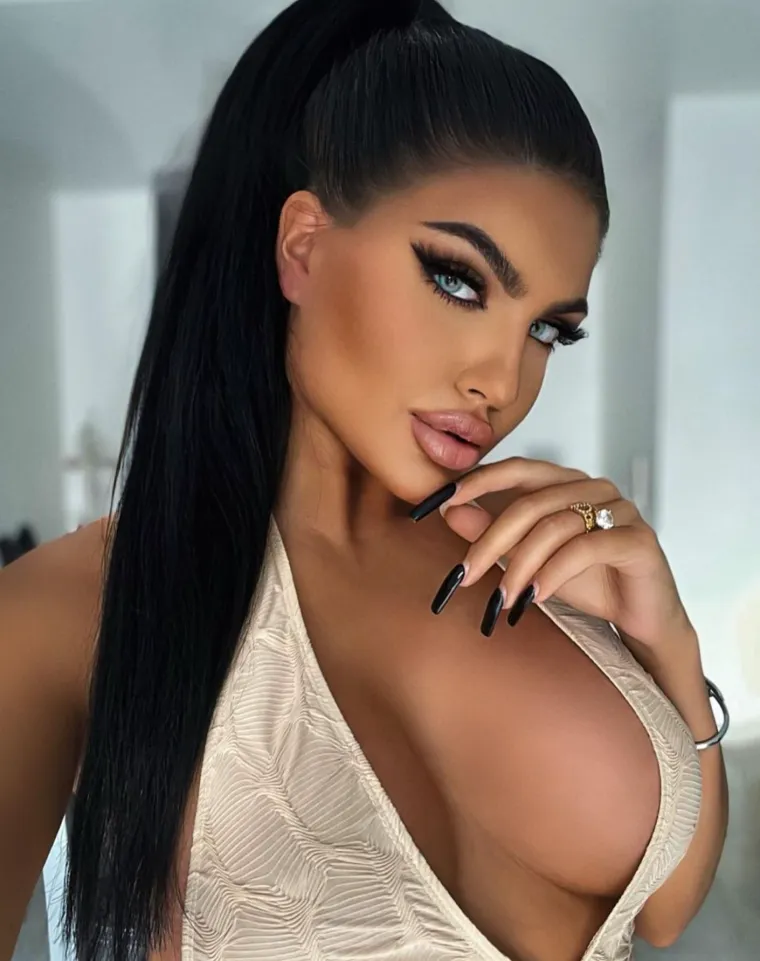 Opaka konkurencija Ivani Knoll stigla je u Rotterdam: Pozom na hrvatskoj zastavi privukla veliku pozornost