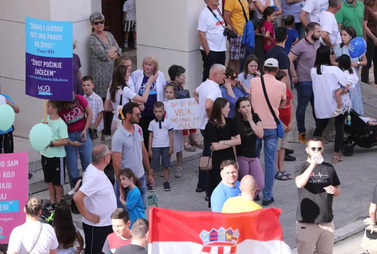 "Da bi bija velik prvo mora&scaron; bit mal! I u Splitu se hodalo za život: Skupilo se oko 2000 ljudi