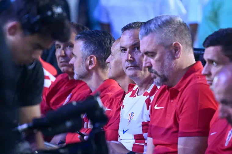 Obećanje je ispunjeno: Delegacija HNS-a u Rotterdamu stigla na borbu karijere Antonija Plazibata