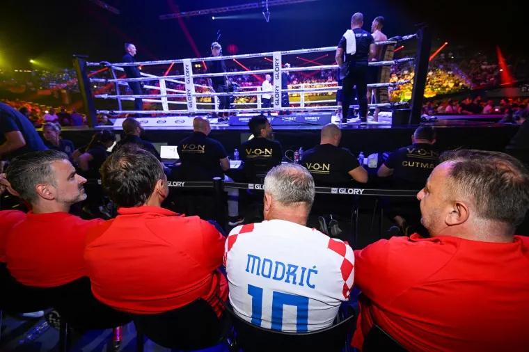 Obećanje je ispunjeno: Delegacija HNS-a u Rotterdamu stigla na borbu karijere Antonija Plazibata