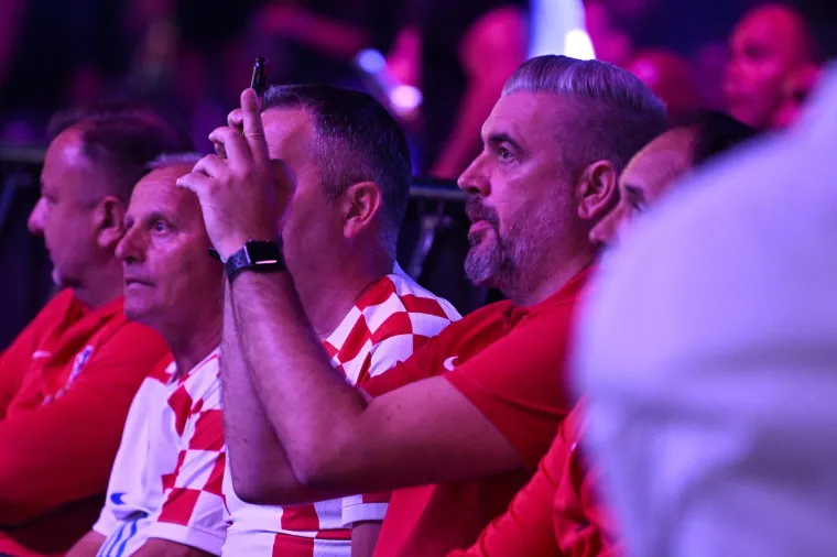 Obećanje je ispunjeno: Delegacija HNS-a u Rotterdamu stigla na borbu karijere Antonija Plazibata