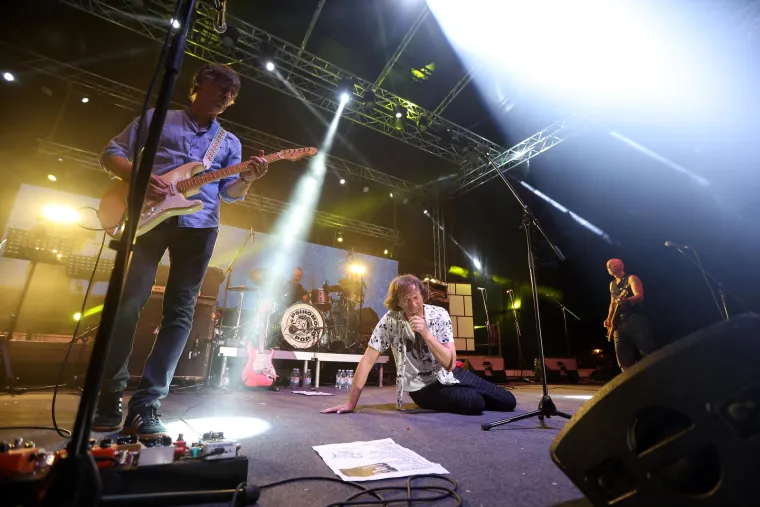 Psihomodo pop proslavio rođendan koncertom u Sigetu: Gobac se skinuo i zapalio publiku