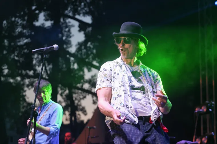 Psihomodo pop proslavio rođendan koncertom u Sigetu: Gobac se skinuo i zapalio publiku