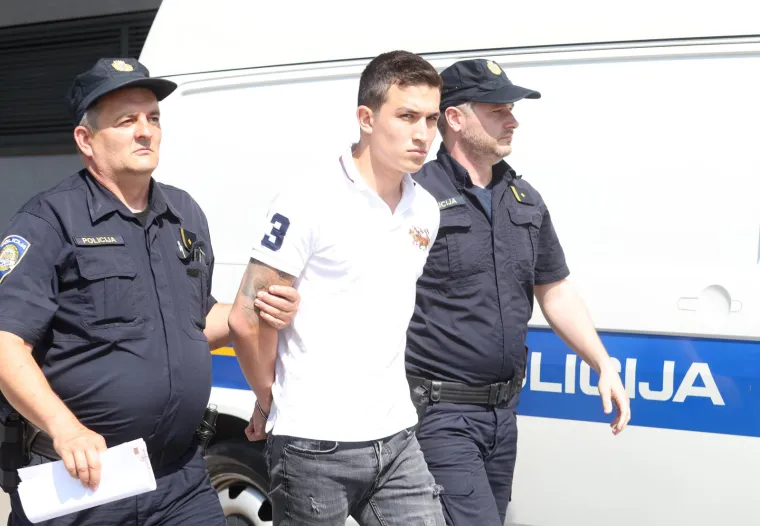 Otkriveno otkud dečku novci za skupocjeni Mercedes. Pogledajte kako su ga priveli: 'Loše se osjećam zbog svega'