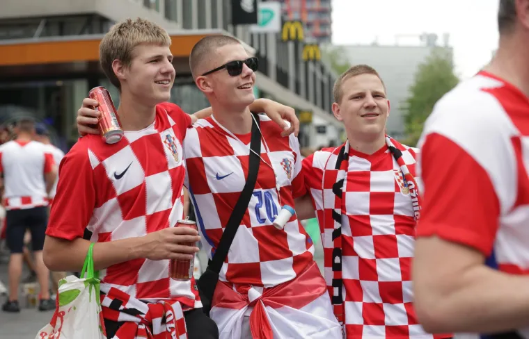 Navijači Vatrenih su zagospodarili Rotterdamom: Kakva bi to fe&scaron;ta bila bez harmonike