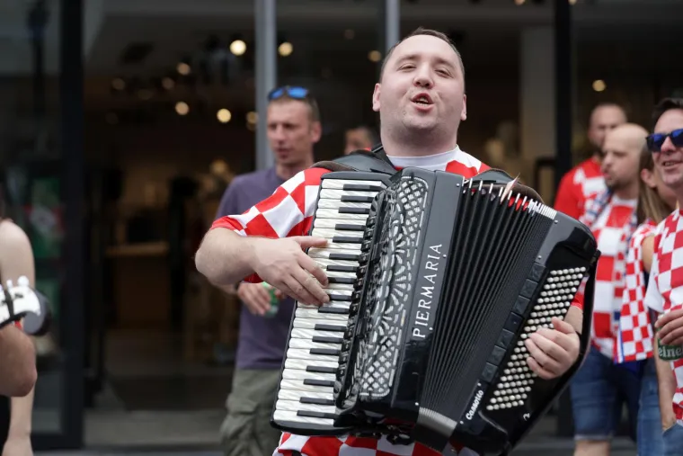 Navijači Vatrenih su zagospodarili Rotterdamom: Kakva bi to fe&scaron;ta bila bez harmonike