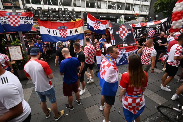 Navijači Vatrenih su zagospodarili Rotterdamom: Kakva bi to fe&scaron;ta bila bez harmonike