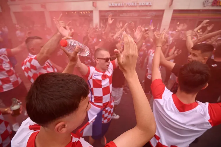 Navijači Vatrenih su zagospodarili Rotterdamom: Kakva bi to fe&scaron;ta bila bez harmonike