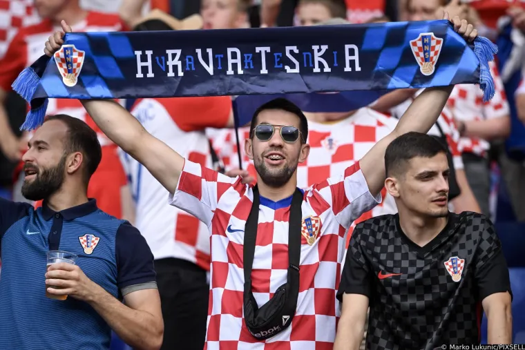 Sve je spremno za spektakl: Navijači su na tribinama, Olmo se pozdravio s Dalićem