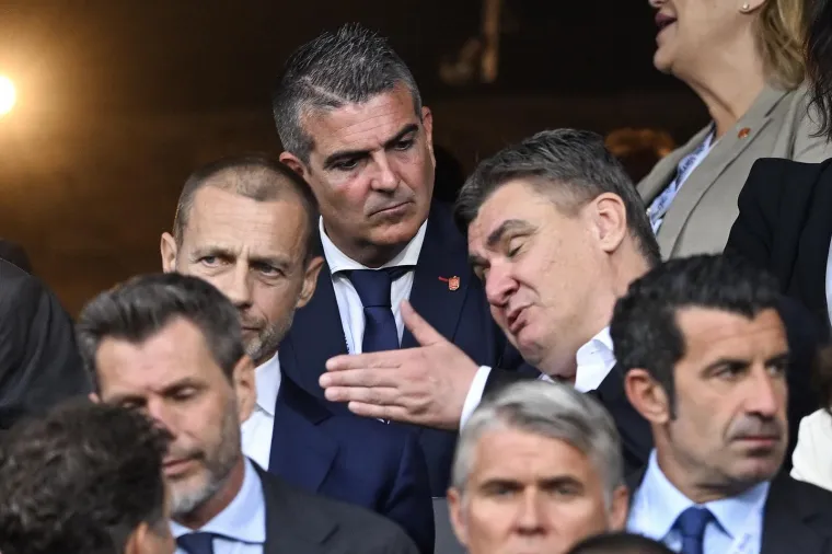 Kamere uhvatile Milanovića na tribinama, prilična je gužva u svečanoj loži, a svi se pitaju &scaron;to je to govorio?