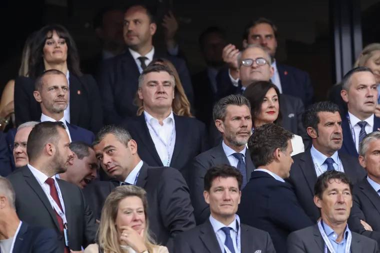 Vatrene s tribina bodre Milanović, Brnjac i Boban. U svečanu ložu stigao i Antonio Plazibat