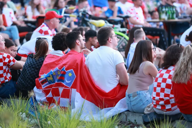 Grizli se nokti, čupala kosa... Ovo je atmosfera na ulicama diljem Hrvatske za vrijeme napete utakmice finala Lige nacija