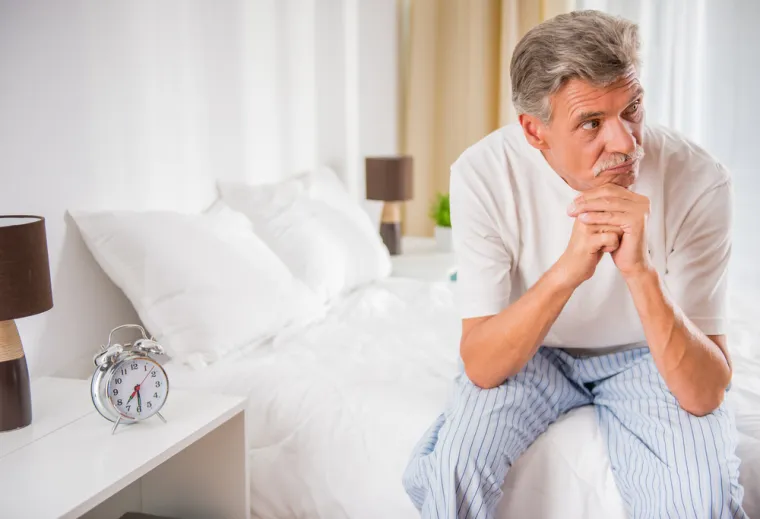50 do 60: Muškarci u dobi od 50 do 54 godine ulaze u najveću stopu samoubojstava. Poticanje muškaraca da podijele probleme s onima koji su im bliski ili da razgovaraju s medicinskim stručnjacima ako osjete simptome depresije, poput stalnog lošeg raspoloženja i umora, može spasiti život. 