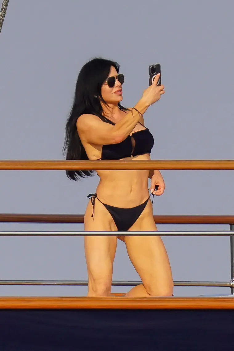 Zaručnica Jeffa Bezosa priredila pravi show za paparazze na jahti vrijednoj pola milijarde dolara