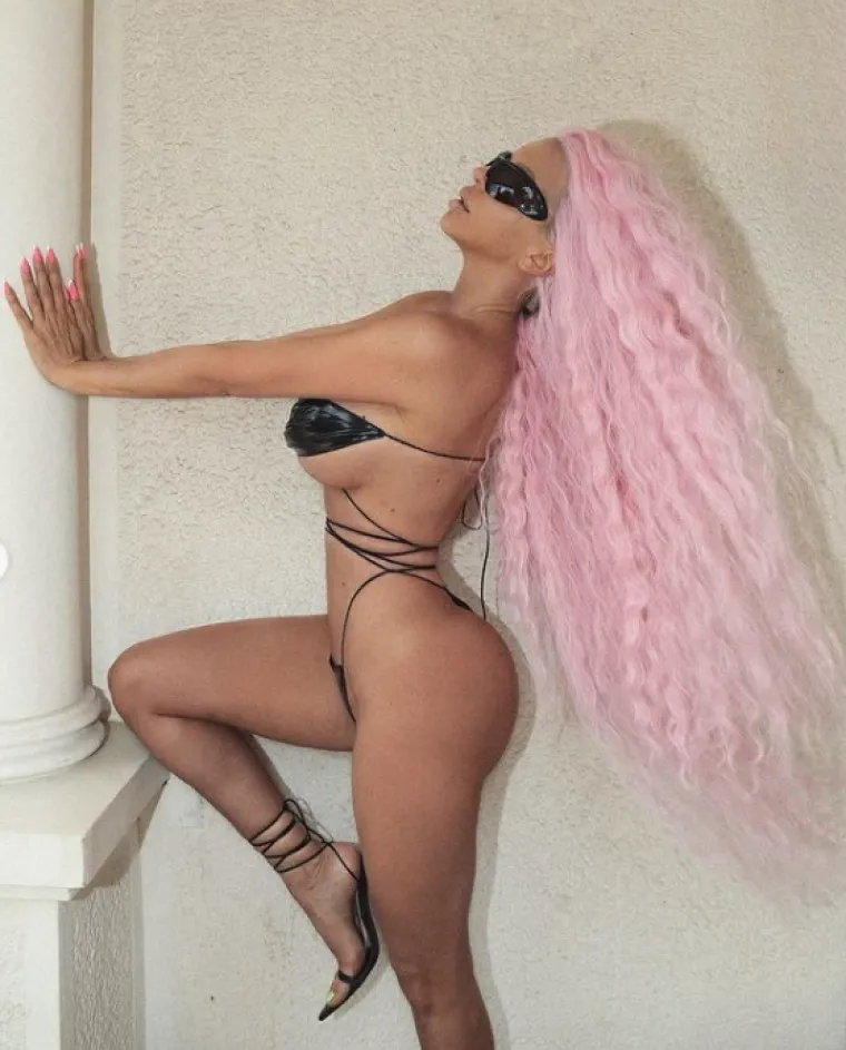 Jelena Karleuša nadmašila i svoja najvatrenija izdanja dosad: Pogledajte u čemu se pojavila na bazenu