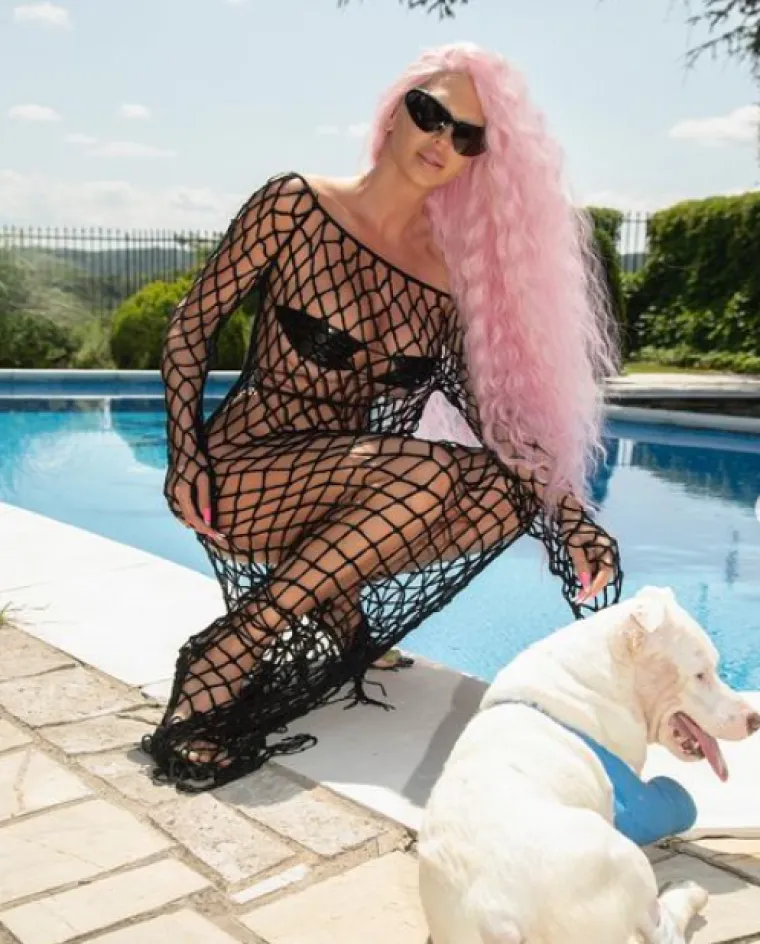 Jelena Karleuša nadmašila i svoja najvatrenija izdanja dosad: Pogledajte u čemu se pojavila na bazenu