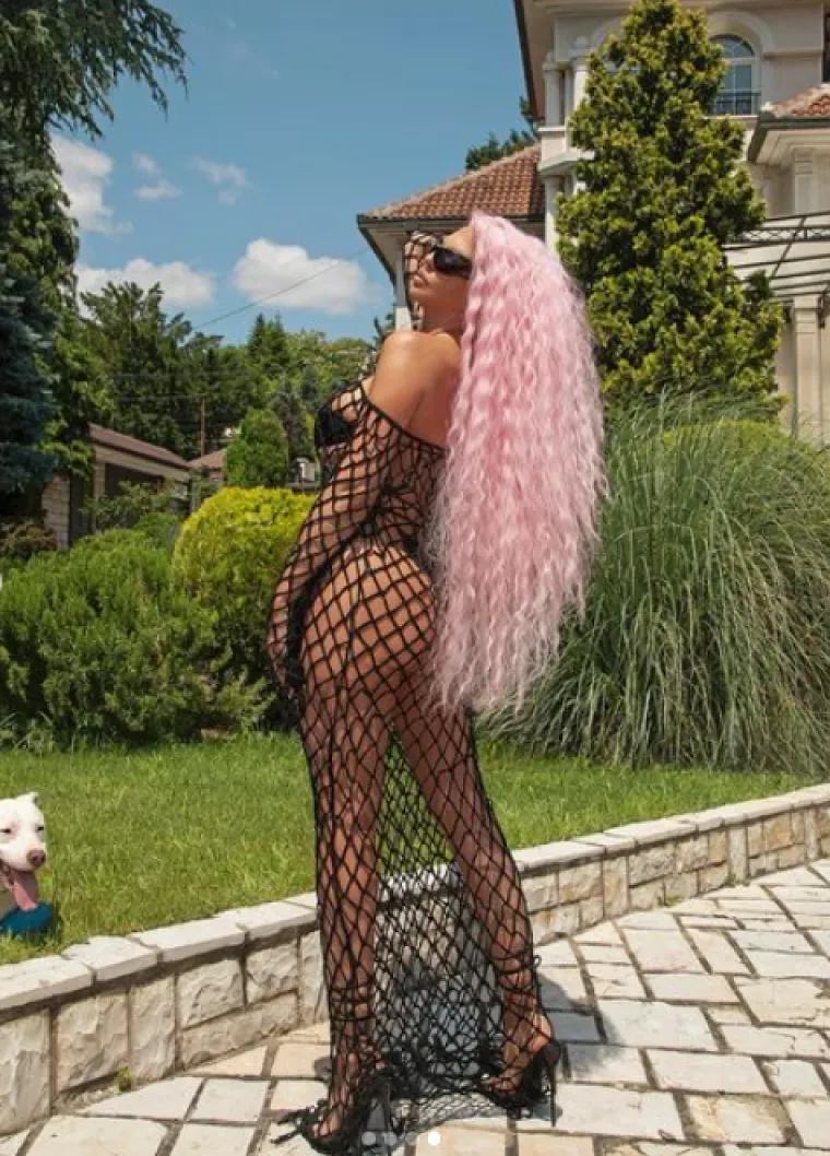 Jelena Karleuša nadmašila i svoja najvatrenija izdanja dosad: Pogledajte u čemu se pojavila na bazenu