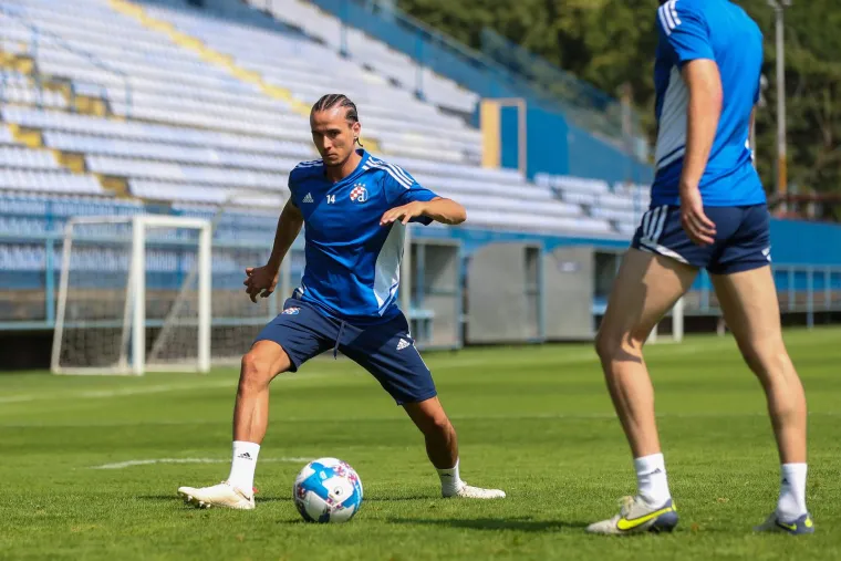 Dinamo počeo pripreme: Veliko pojačanje odradilo prvi trening, miljenik Maksimira iznenadio s novom frizurom