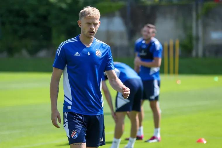 Novo Dinamovo pojačanje prvi put treniralo, zvijezda &scaron;okirala s novom frizurom