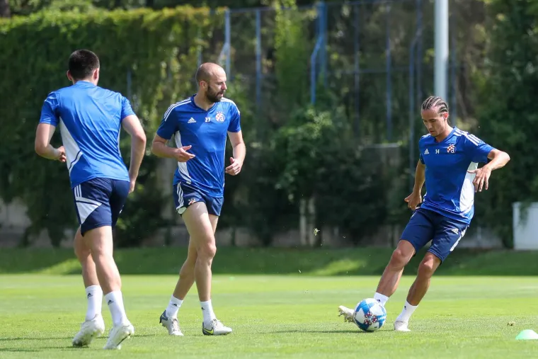 Novo Dinamovo pojačanje prvi put treniralo, zvijezda &scaron;okirala s novom frizurom