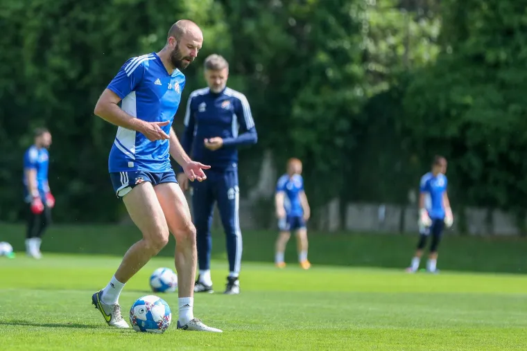 Novo Dinamovo pojačanje prvi put treniralo, zvijezda &scaron;okirala s novom frizurom