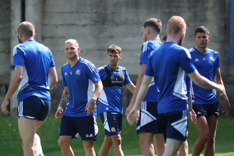 Novo Dinamovo pojačanje prvi put treniralo, zvijezda &scaron;okirala s novom frizurom