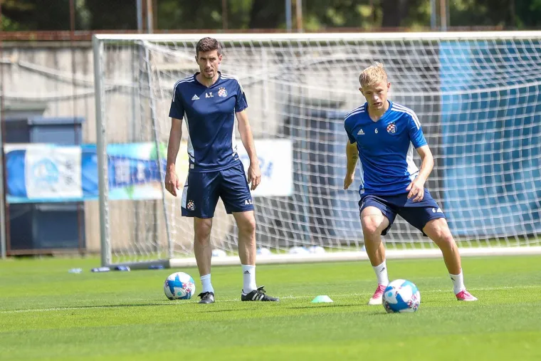 Novo Dinamovo pojačanje prvi put treniralo, zvijezda &scaron;okirala s novom frizurom