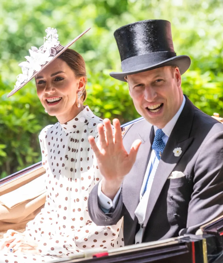 Taktika je upalila i par se pomirio u lipnju iste godine, nakon čega su se odlučili malo maknuti iz javnosti te su otputovali na Sej&scaron;ele. Tamo su se i konačno uspjeli dogovoriti kako će se i kada vjenčati. Na njezin su prijedlog sklopili takozvani bračni sporazum prema kojem su se odlučili vjenčati nakon &scaron;to William zavr&scaron;i vojnu obuku i sve dužnosti u mornarici i ratnom zrakoplovstvu.